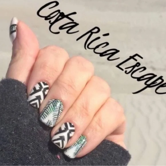 *Retired* Color Street: Costa Rica Escape | Island Geometric Summer Palm White - Picture 5 of 12